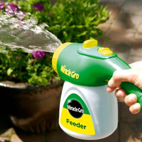 Miracle-Gro Plant Feeder – Feeding Accessories for Beds, Borders, Pots, Hanging Baskets & Lawns – 1 Unit