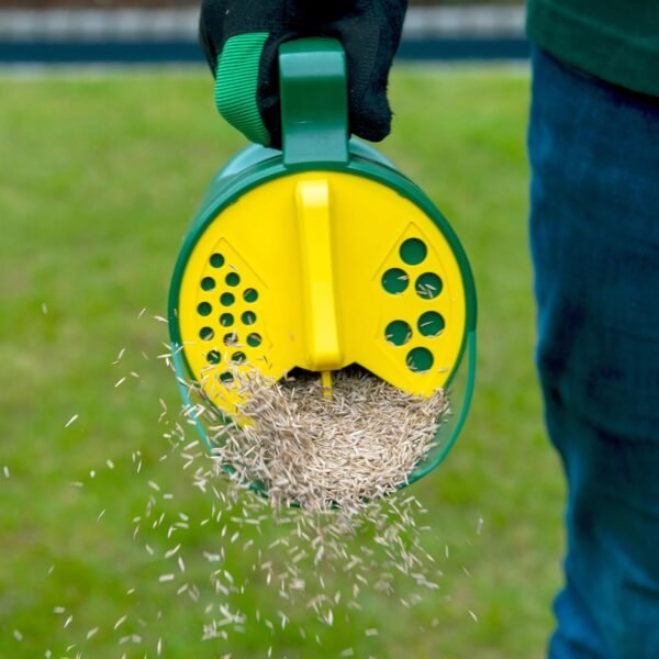 81KTUEScyIL._AC_SL1500_ Miracle-Gro Multi Use Spreader- Suitable for Lawn food & Lawn seed